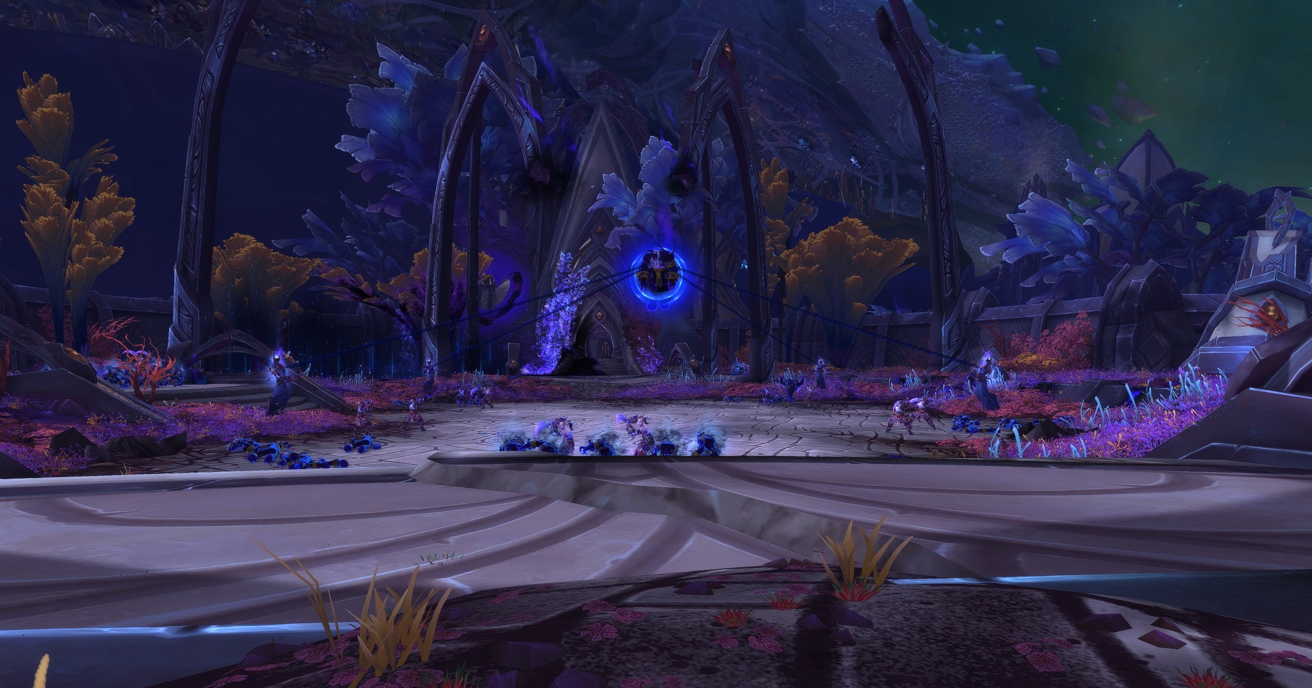 Локальное задание в Престоле Триумвирата дает в награду Плащ защитника 246 уровня для серверов Северной Америки